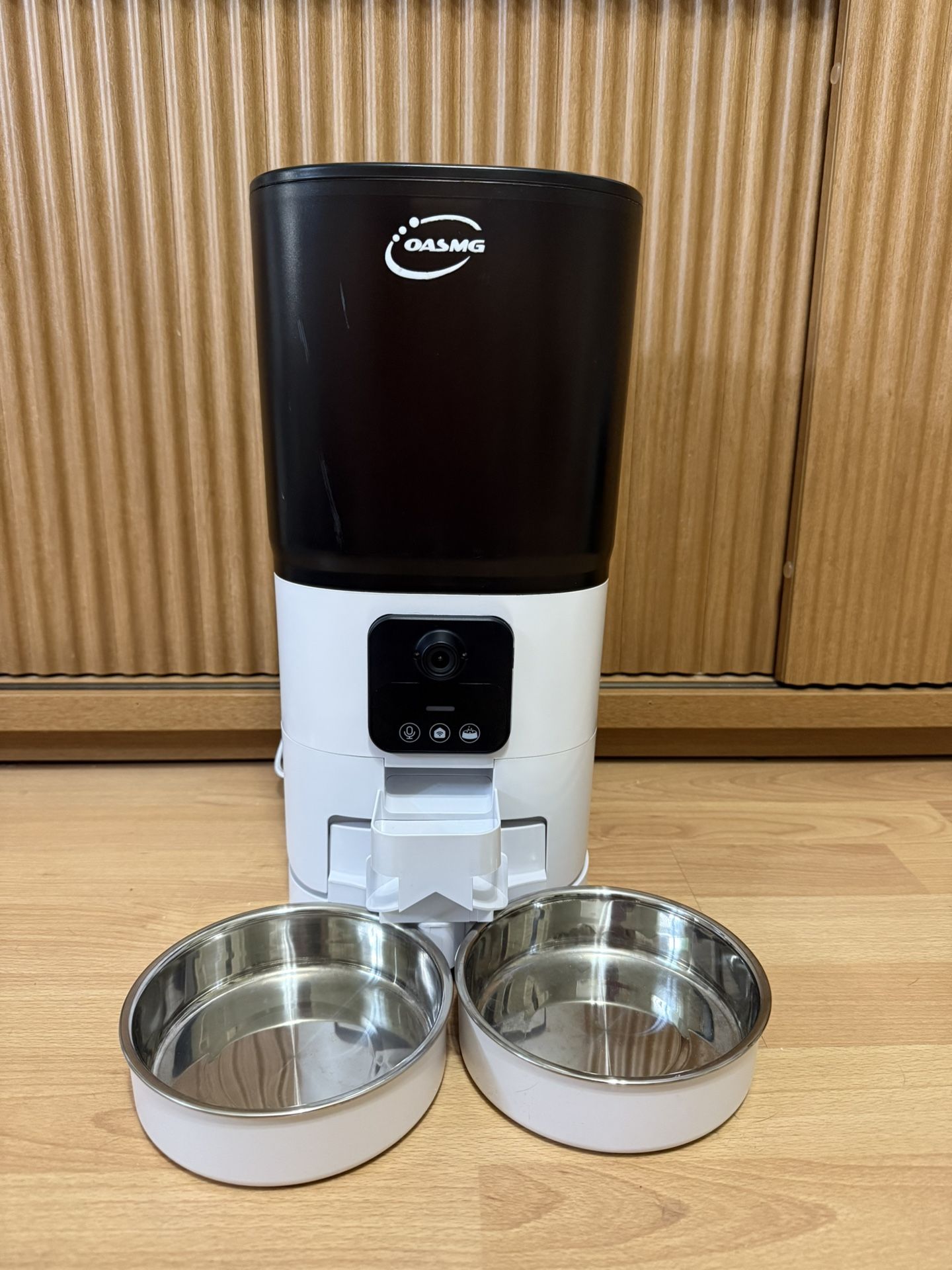 Double Bowl Pet Food Feeder