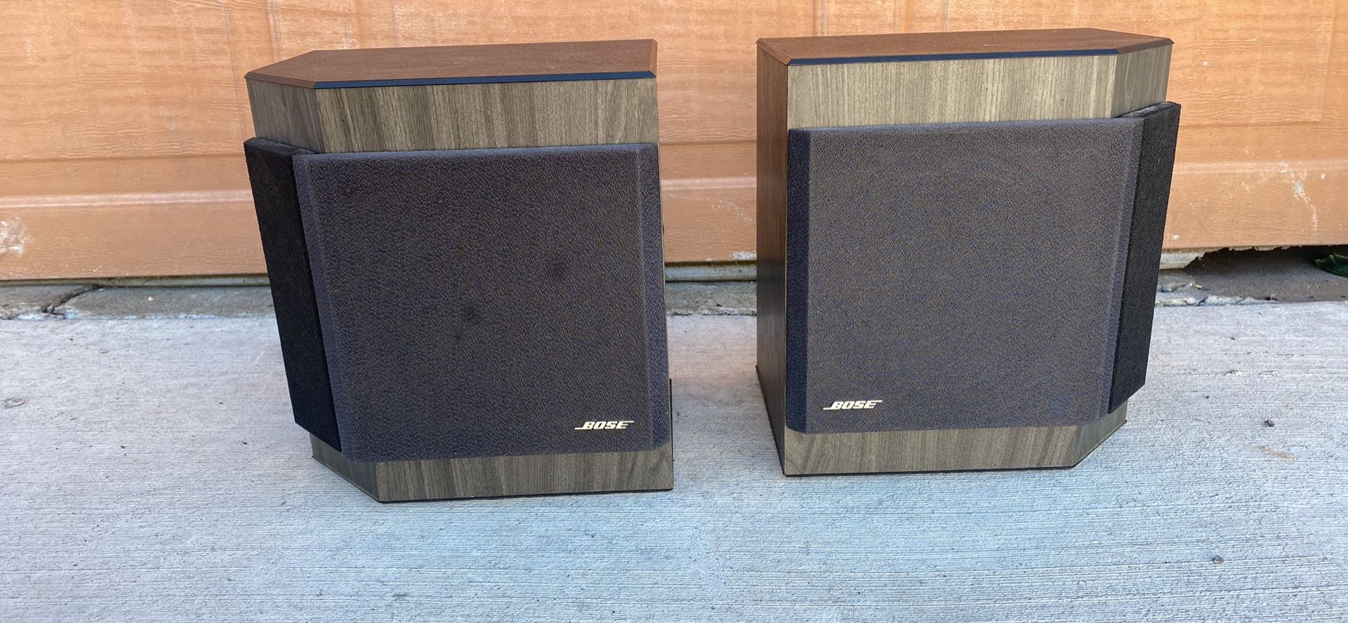 Bose 2001 Bookshelf Speakers