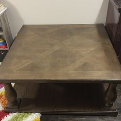 Table + 2 side tables