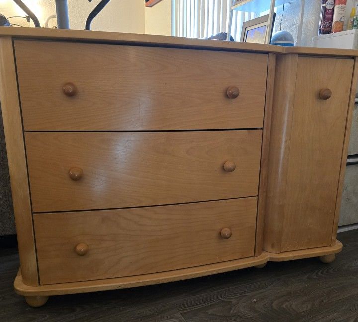changing table/ dresser