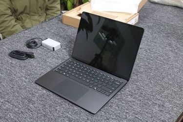 Selling Microsoft Surface Laptop 7 - Used (Very Good Condition)