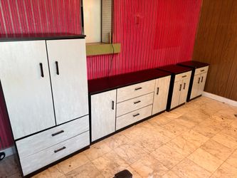 4-Piece Matching Bedroom Furniture Set w/ Large Round Mirror