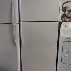 Amana Top Freezer Refrigerator 18CU Ft Apartment Size 