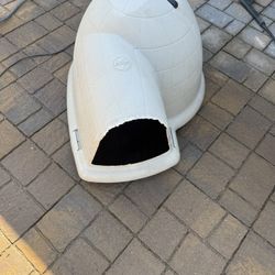 Igloo House Plus 50lb Dog Feeder