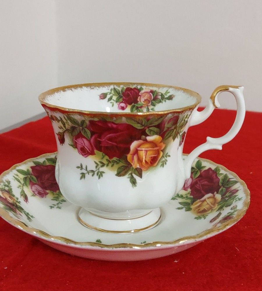 Old Country Roses Royal Albert Bone China England