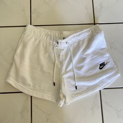 Women Nike shorts Size Medium 