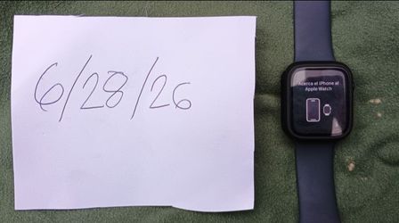 Like New Apple Watch SE 3 Cellular + GPS 44mm with waterproof case
