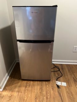 4 cu ft Whirlpool Refrigerator