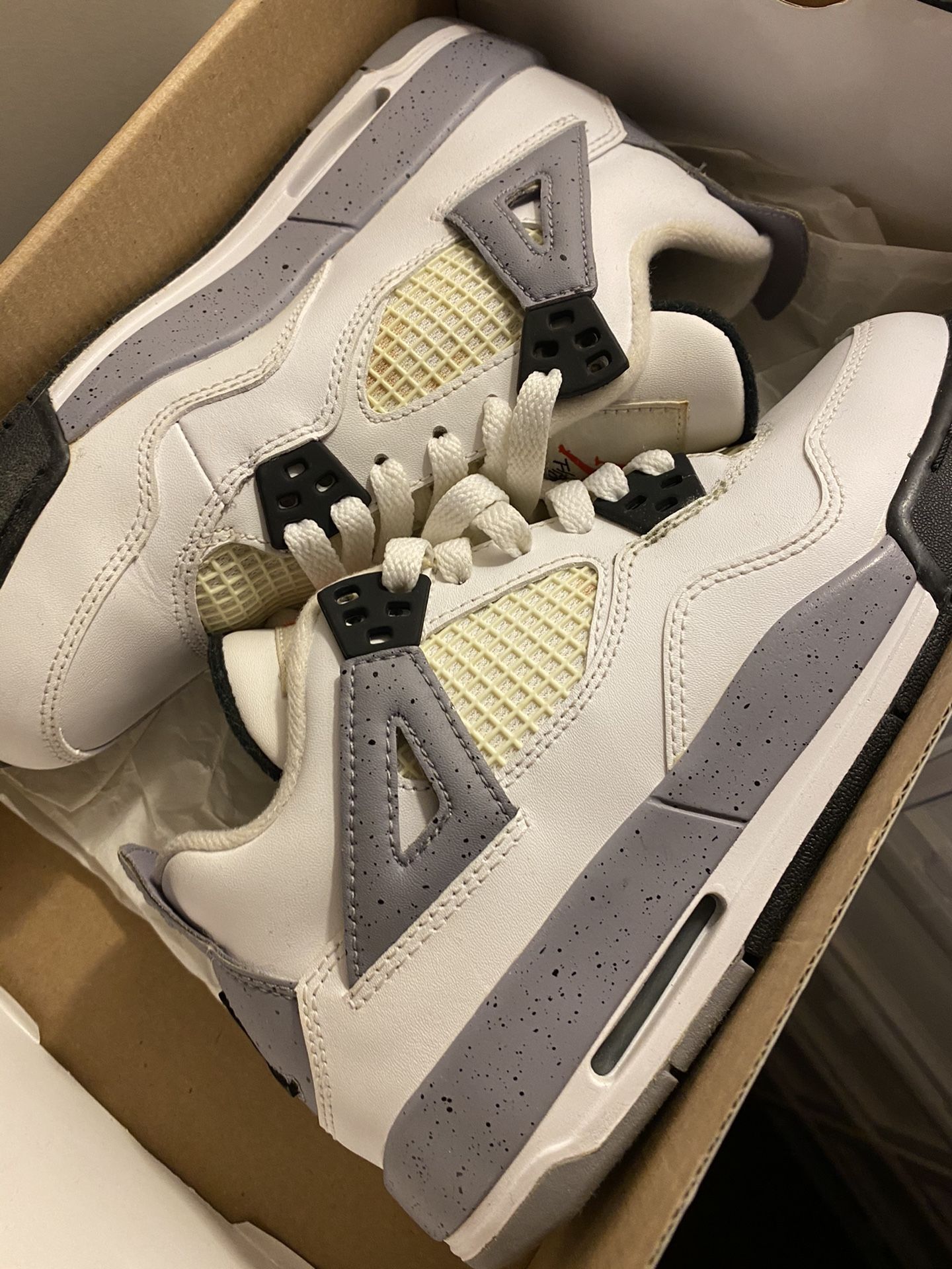 Air Jordan 4 Retro - Size 4y - Yellowing Due to Age -