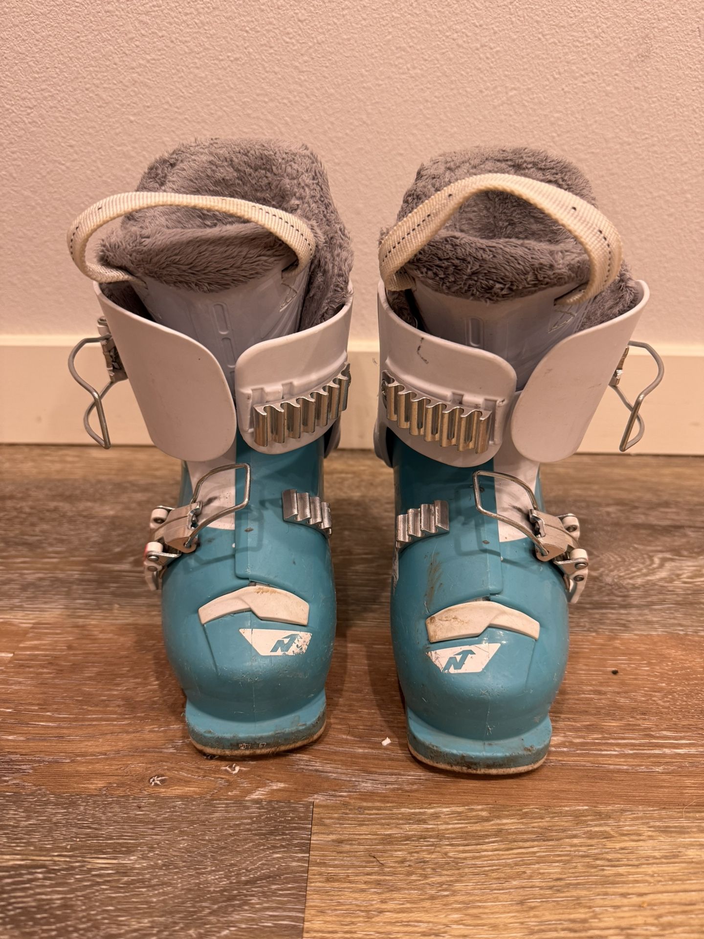 Kids Ski Boots - Nordica 16.5