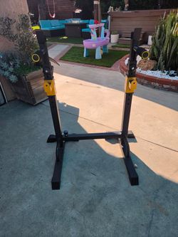 Adjustable squat rack