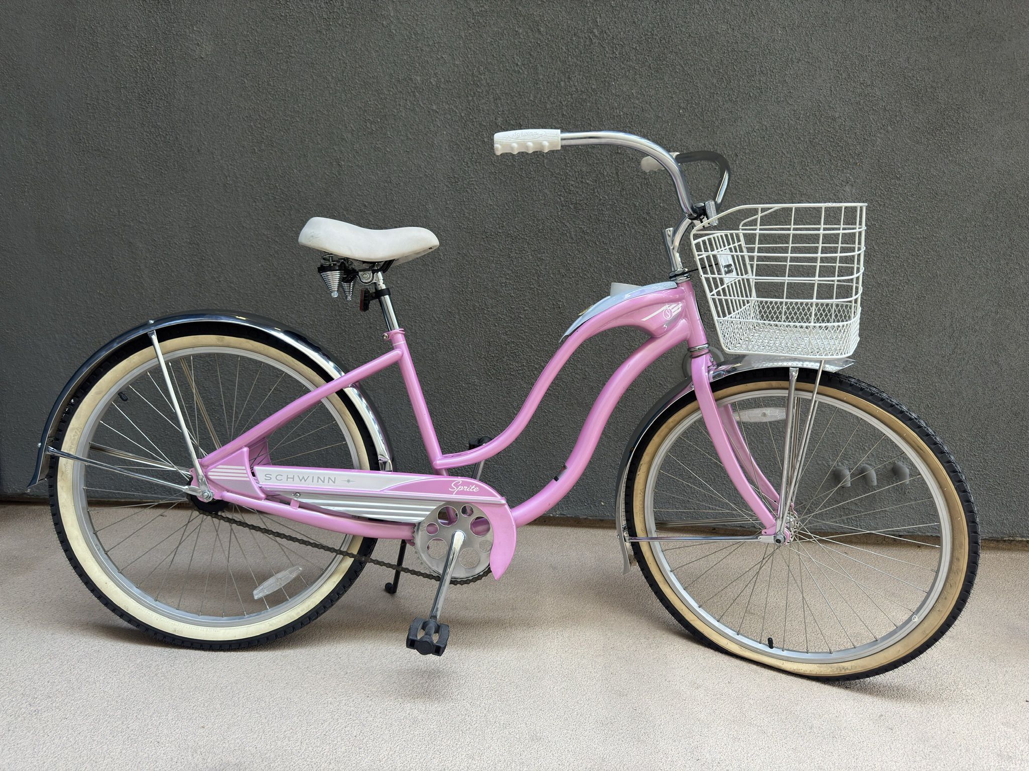 Schwinn Women’s Sprite Beach Cruiser w/Basket