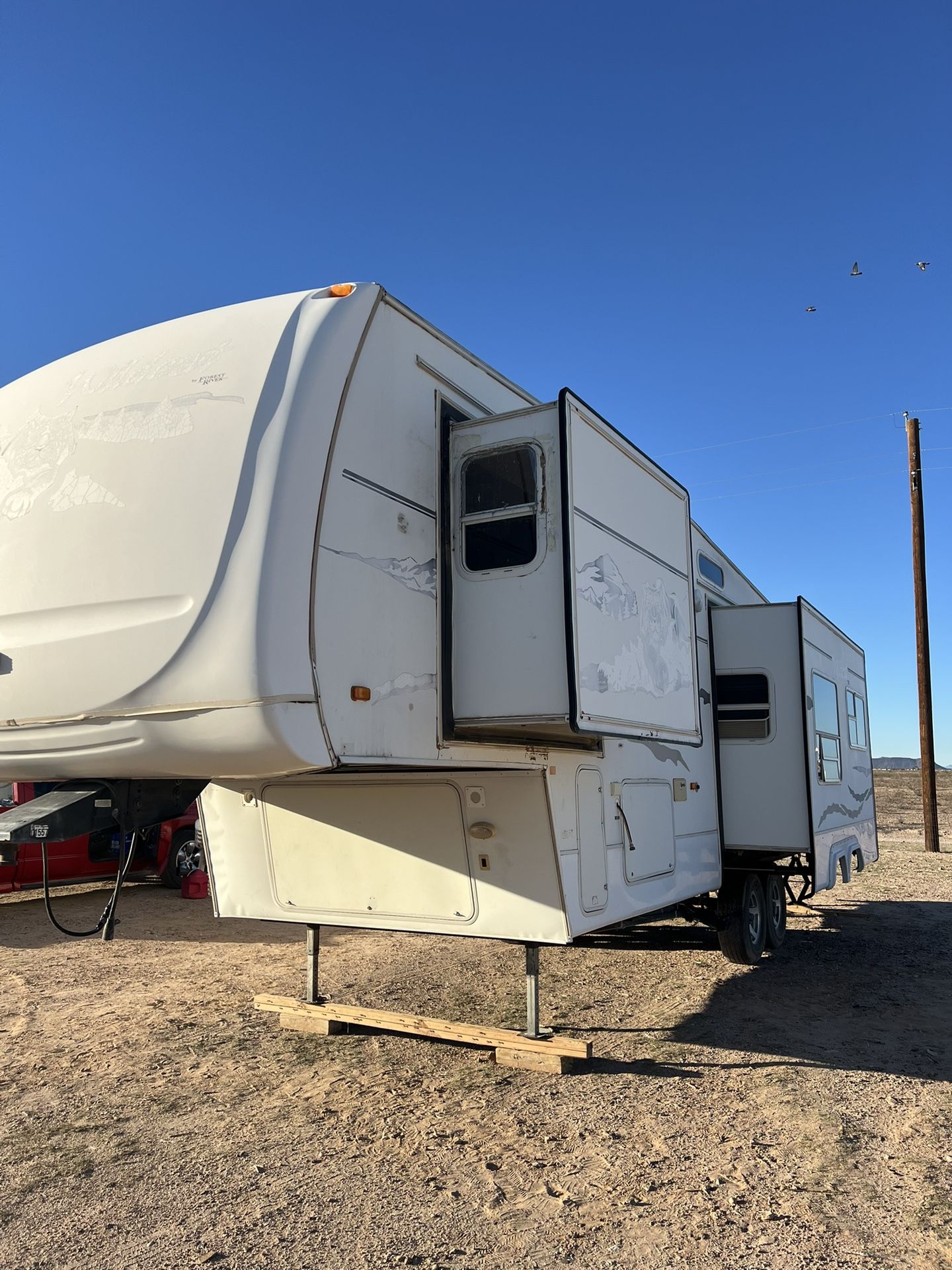 2005 Fifth Wheel Wildcat
