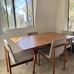 West Elm Mid-Century Extendable Dining Table in Acorn