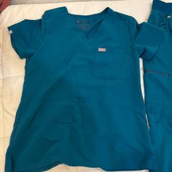 Figs scrubs XS sets
