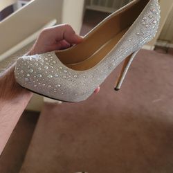 Only Wore A Few hours For A wedding. Size 8