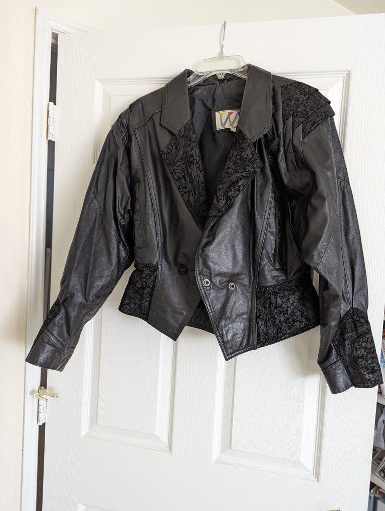 Vintage Woman's Leather Coat Size large. Excellent Condition