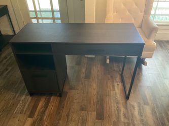 Computer desk