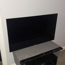 Philips 32" HD Smart LED TV | Starting Offer: 90$ No Lower Than 90$