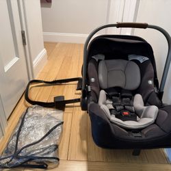 Nuna PIPA rx Infant Car Seat in Caviar (Black)