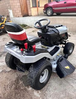 Murray
MT200 42 in. 19.0 HP 540cc EX1900 Series Briggs and Stratton Engine Automatic Gas Riding Lawn Tractor Mower