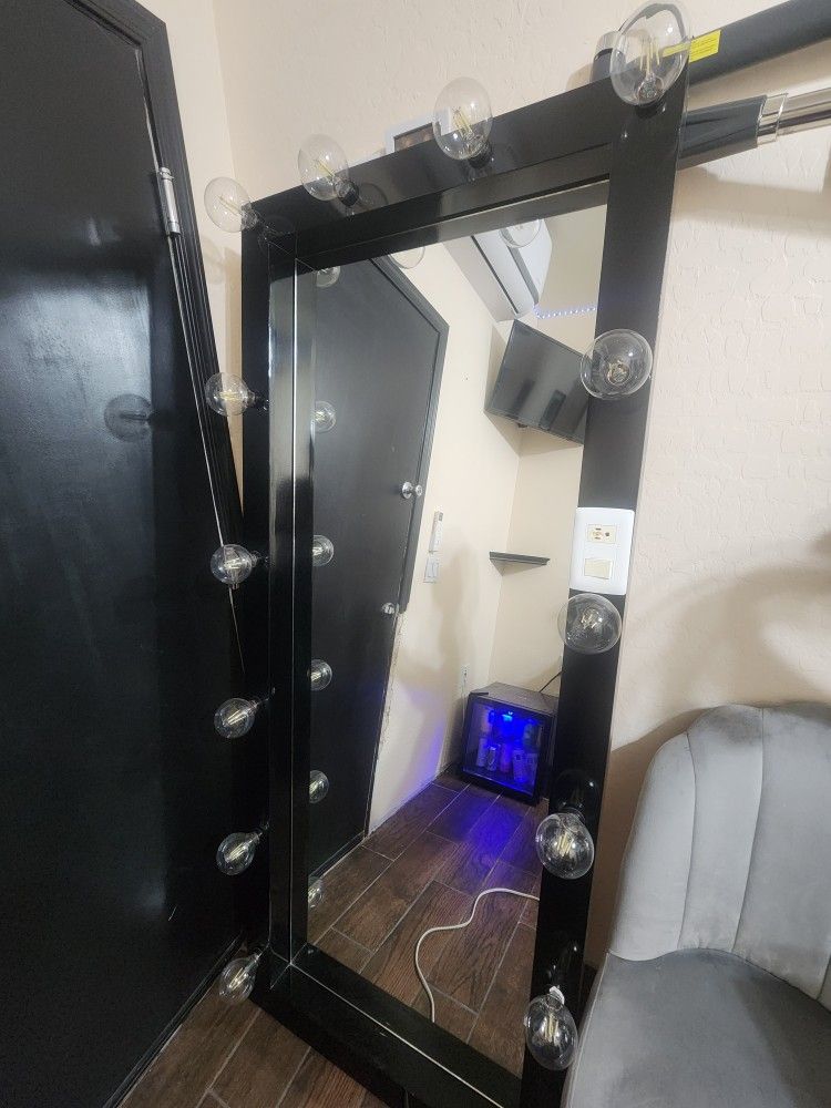 Large Vanity Mirror With Lights