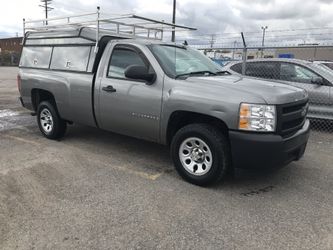 2008 Chevy Silverado with cap