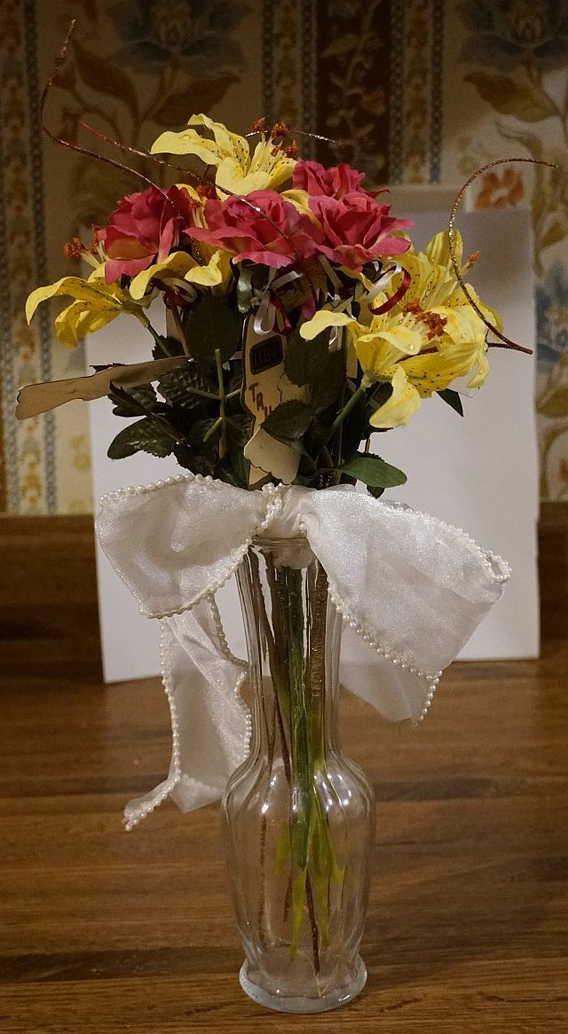 Artificial Flowers With Clear Glass Flower Vase