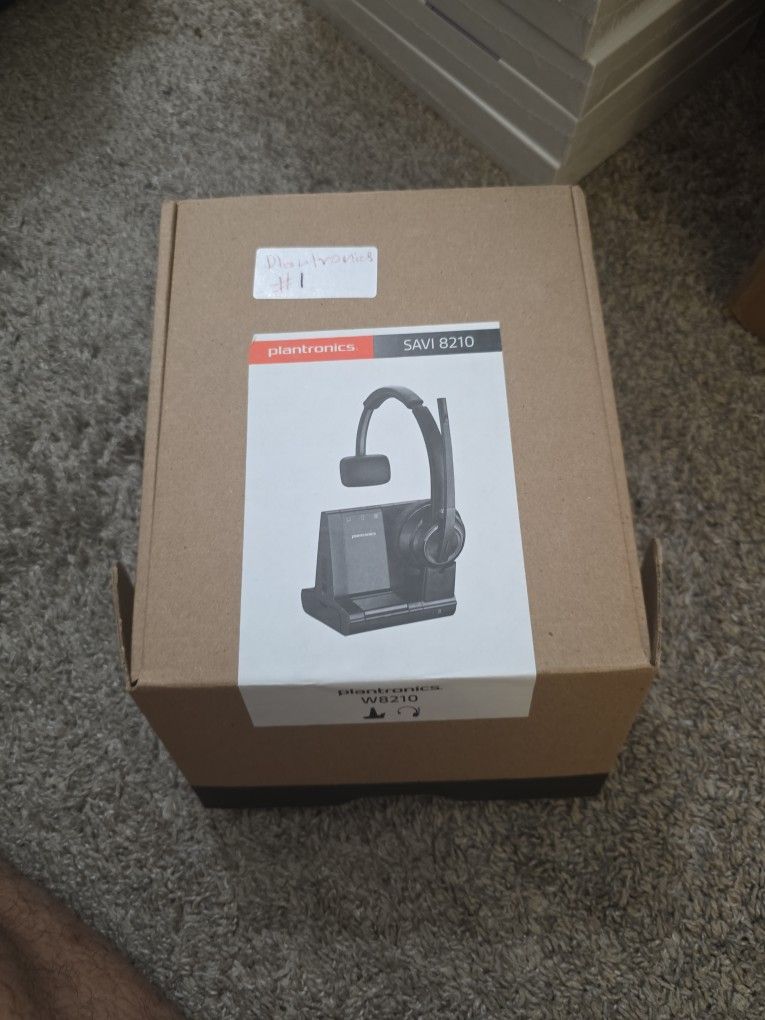 Plantronics - Savi 8210 Office Wireless DECT Headset (Poly) - Single Ear (Mono) - Compatible to Connect to PC/Mac or to Cell Phone via Bluetooth - Wor