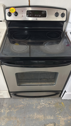 GE Stainless Electric Range – Glass Top, 30in