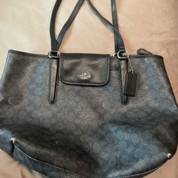 Coach Purse. Perfect Inside And A Great Purse