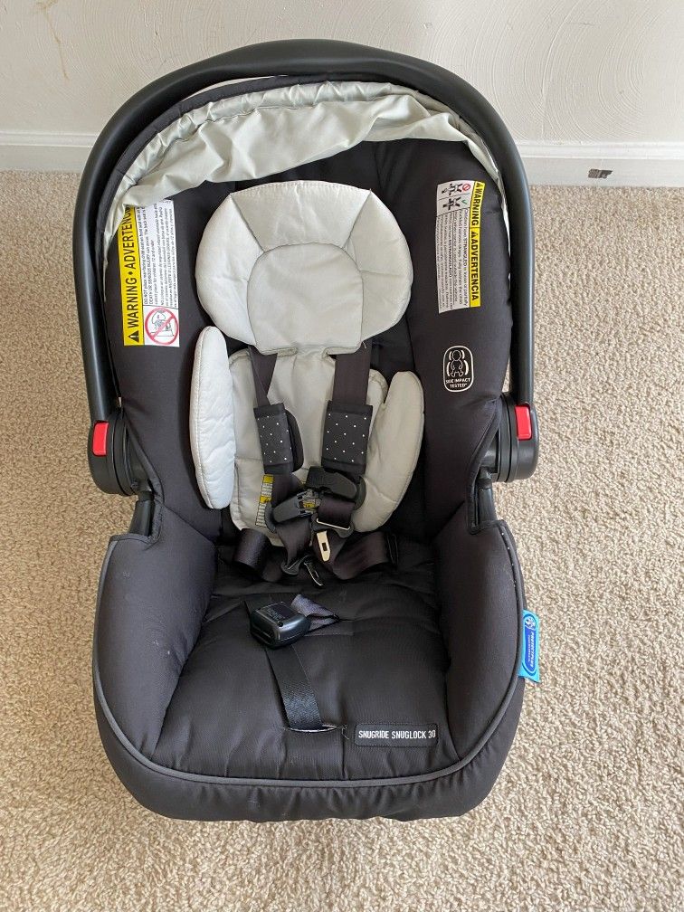 Graco Snugride Snuglock 30 Infant Carseat With Base