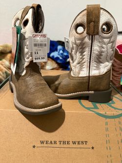 New cowgirl boots size 11