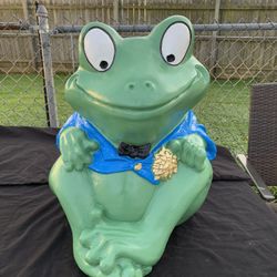 Large painted Happy frog statue