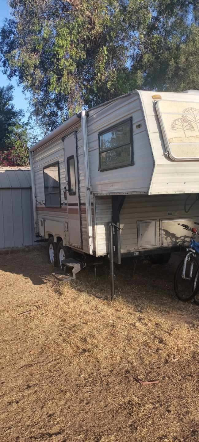 RV (Fifth Wheel) Nomad