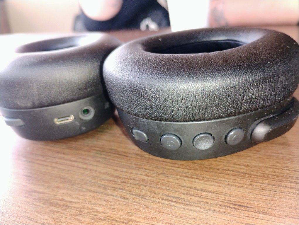 Skull Candy CRUSHER Bluetooth Headphones
