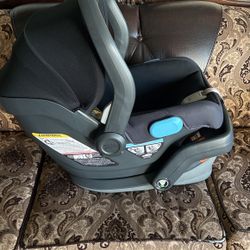 Uppa baby Carseat & Base