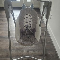 Graco Baby Swing / Infant Swing Seat - Folds Flat - Great Condition