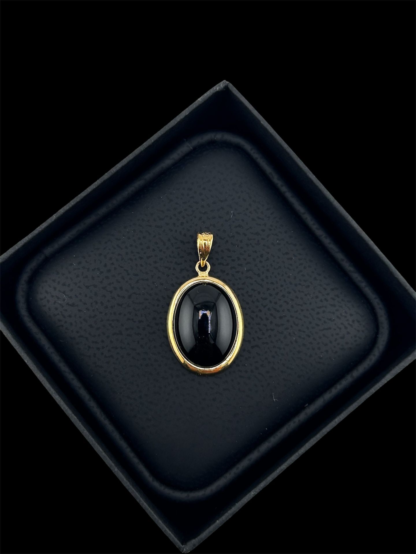 Black Onyx Pendant In 14k Yellow Gold