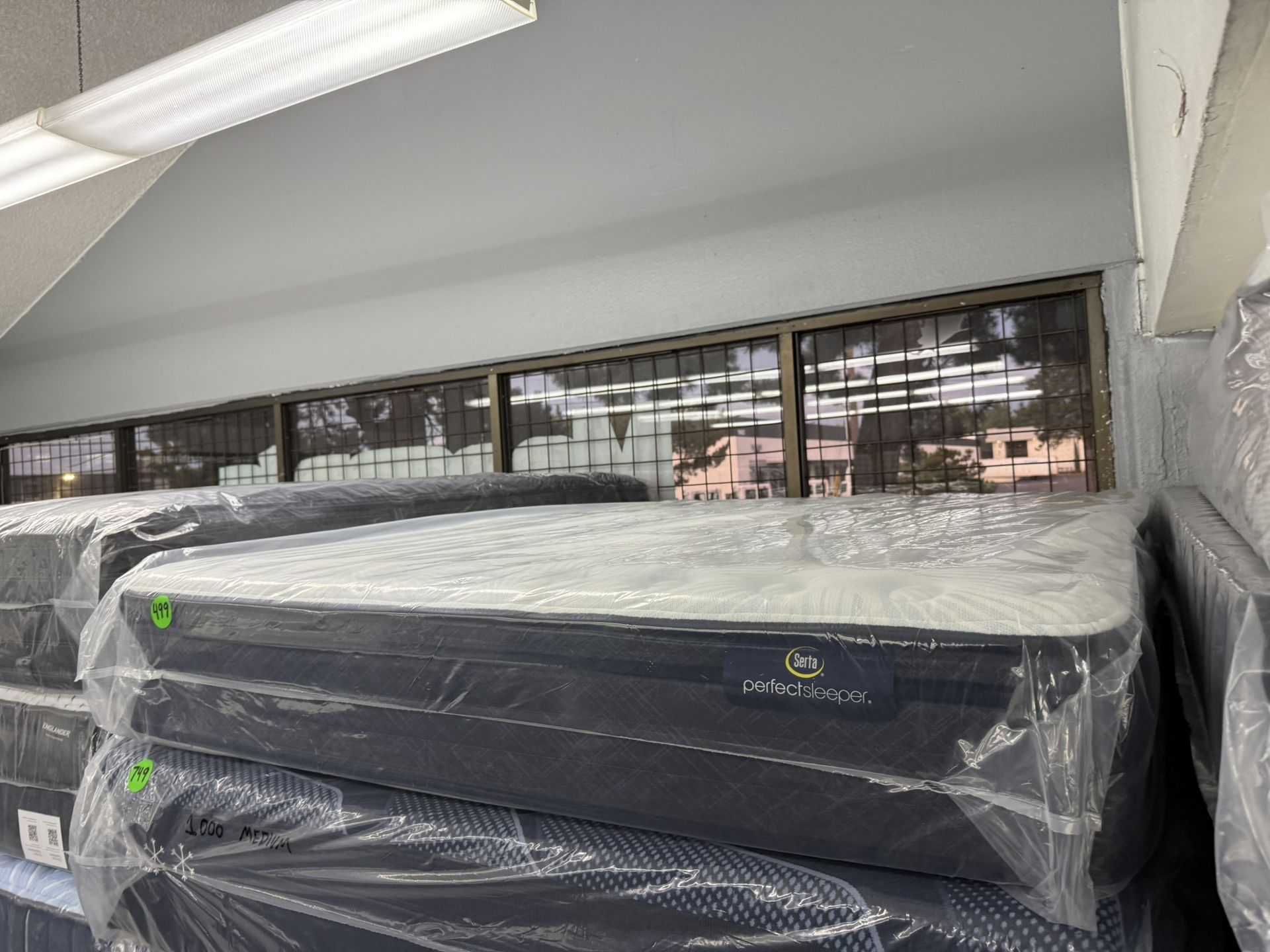 QUEEN SIZE SERTA PERFECT SLEEPER EURO TOP MATTRESS & BOX SPRING BED SET