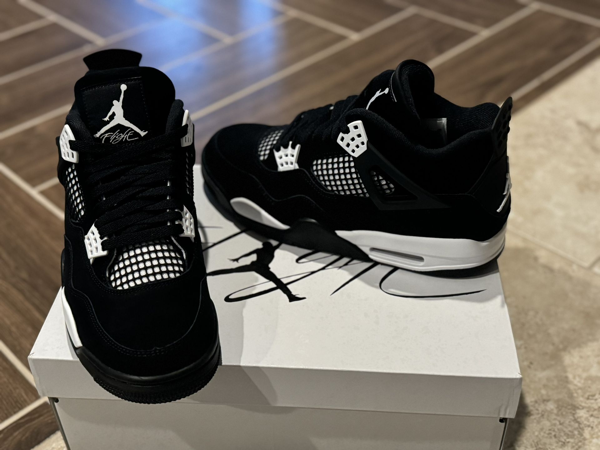 Jordan 4s White Thunder