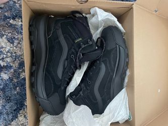 Men’s 9 Vans Mte Crestline Insulated Boots
