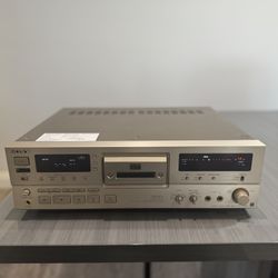 Sony ES2000 DAT Machine Digital Audio Tape Mint Condition 