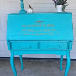 Pretty Desk In Turquoise Blue 