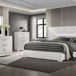Brand New White Modern Style 4pc Queen Bedroom Set (Available In Eastern King)