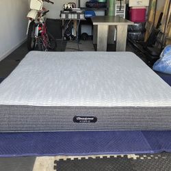 Beautyrest Hybrid King Mattress - Like New