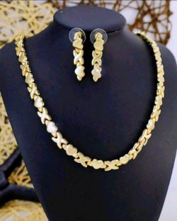 Hearts gold tone necklace