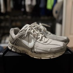 NIKE VOMERO 10.5