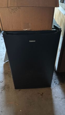 Mini fridge