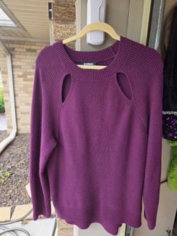 Ladies sweaters. Sz Med. Each